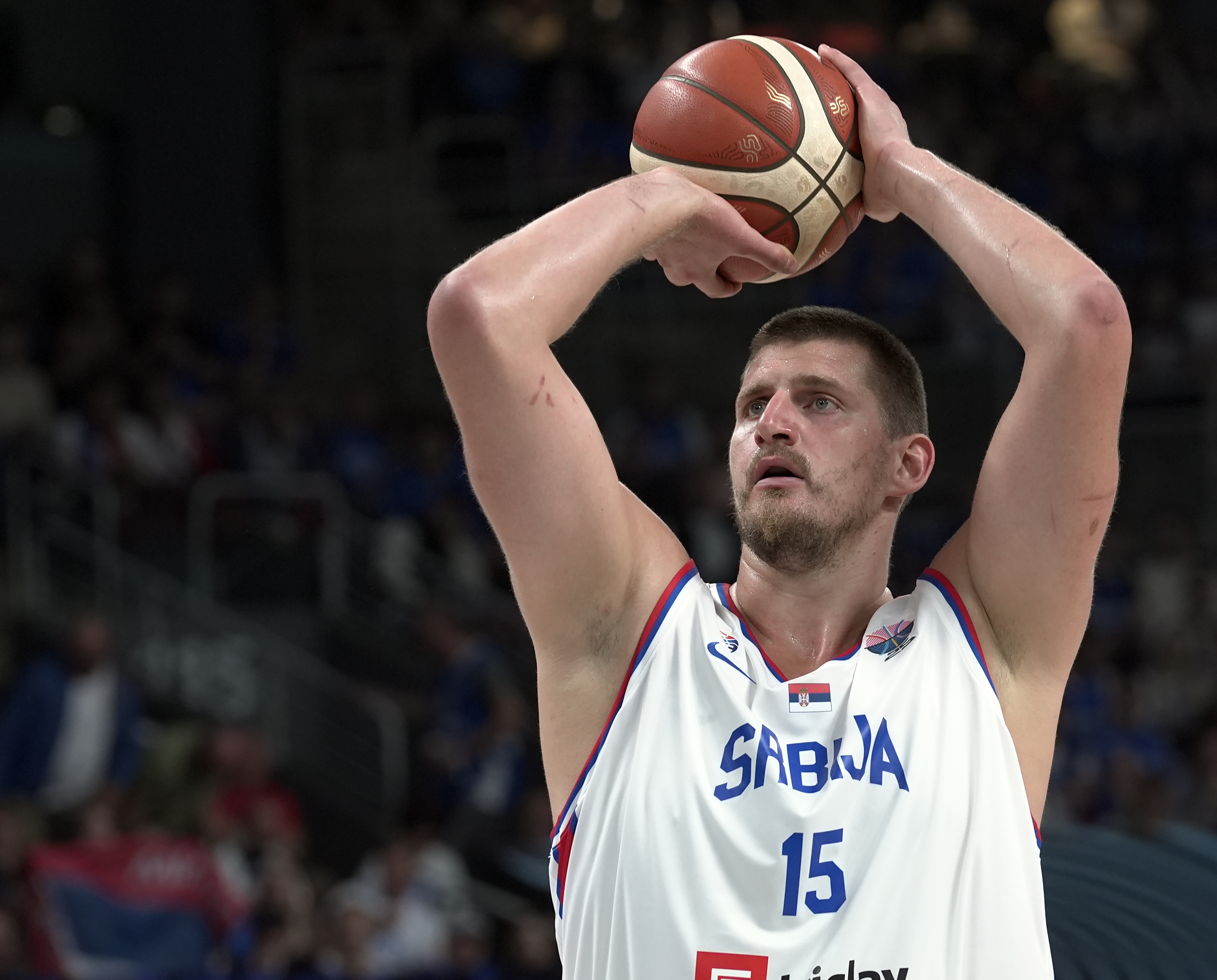 PG游戏下载-约基奇半场高效斩获19分5篮板，率队攻势如潮