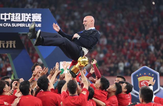 PG电子-全景特写海港中超第3冠 深夜山东泰山兵临城下…